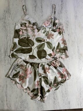 Victoria’s Secret Floral Satin Lace Cami & Short Sleep Set - Pink & Green size M